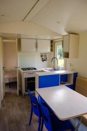 Kuchyň nebo kuchyňský kout v ubytování CA Home