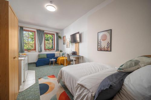 a bedroom with a bed and a living room at Ruhiges Studio in Altstadt mit Gartenblick & Sofa in Freiberg