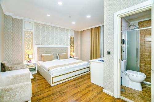 Postel nebo postele na pokoji v ubytování Maris Hotel Baku