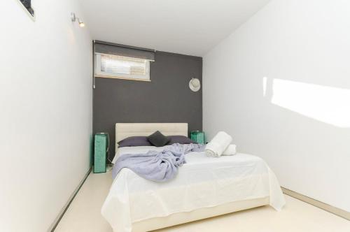 Apartment Black star