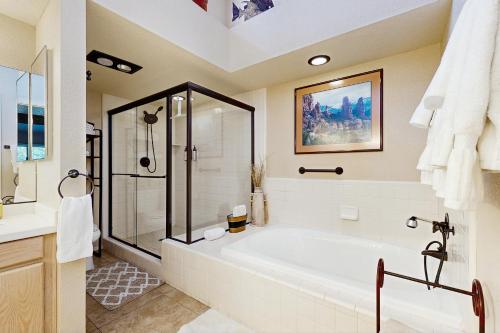 Phòng tắm tại 2 Bed 2 Bath Vacation home in Sedona