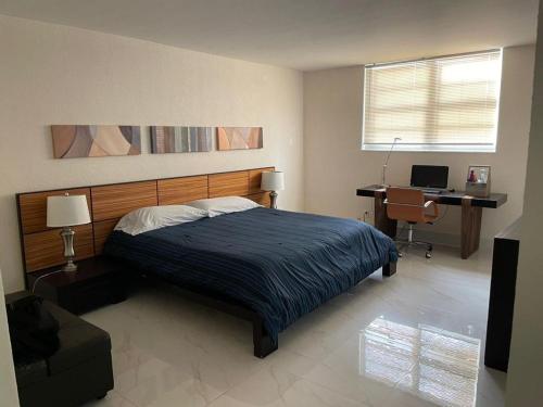 Postel nebo postele na pokoji v ubytování Relax by the Sea – Spacious Apartment with Beautiful Views