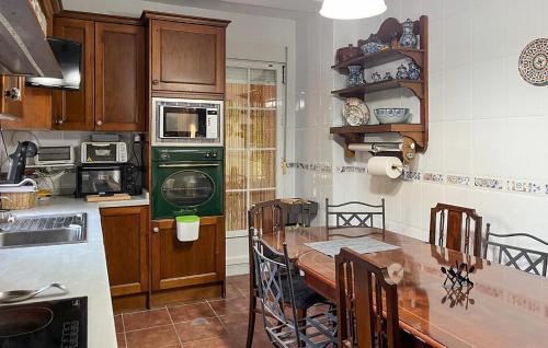 Kuchyň nebo kuchyňský kout v ubytování Amazing Home In Otura With Private Swimming Pool, Can Be Inside Or Outside