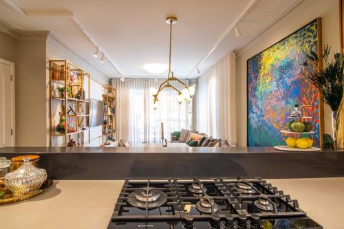 Η κουζίνα ή μικρή κουζίνα στο Apartamento de luxo no coração da Pedra Branca