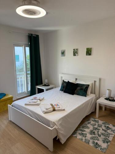 a bedroom with a bed with two towels on it at Vila Verde TownHouse T53 by RPG Group in Santa Maria