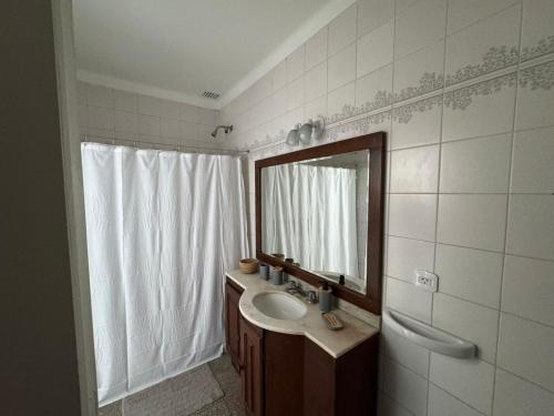 a bathroom with a sink and a mirror at La casa de Lolo in San Antonio de Areco