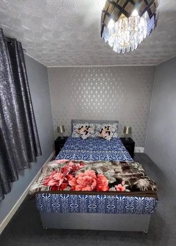 Ένα ή περισσότερα κρεβάτια σε δωμάτιο στο Likewise Modern Two bedrooms Home for 4 in Glasgow Area