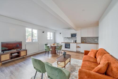 Spacious & Bright 2BR Apartment - Heart of 15th