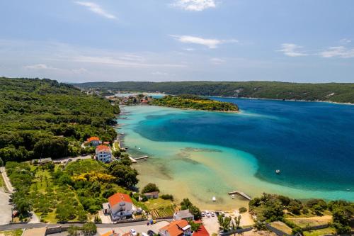 an aerial view of a beach in the ocean at Apartment Pavilion in Kampor