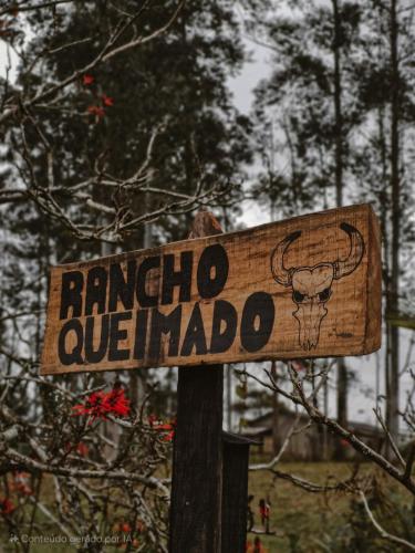 a wooden sign with a bull head on it at Lauro Muller, Rancho Queimado in Louro Müller