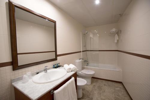 Koupelna v ubytování Sercotel Torico Plaza