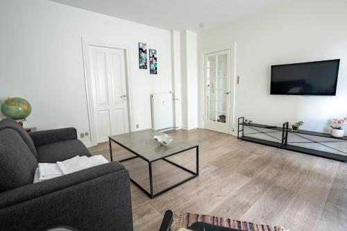 TV a/nebo společenská místnost v ubytování Holstebro Apartments