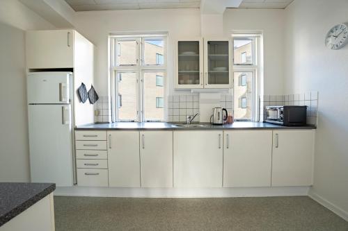 Kuchyň nebo kuchyňský kout v ubytování Holstebro Apartments