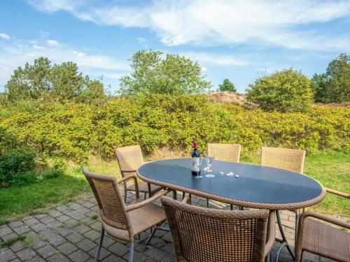 a table and chairs sitting on a patio at Southern Charm in Rim - By Traum Ferienwohnungen in Sønderby