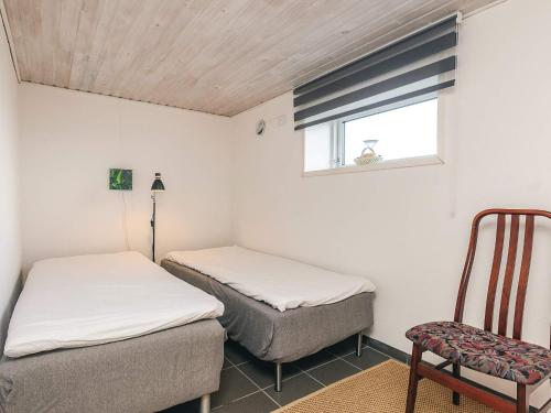 Postel nebo postele na pokoji v ubytování 4 person holiday home in Farsø-By Traum