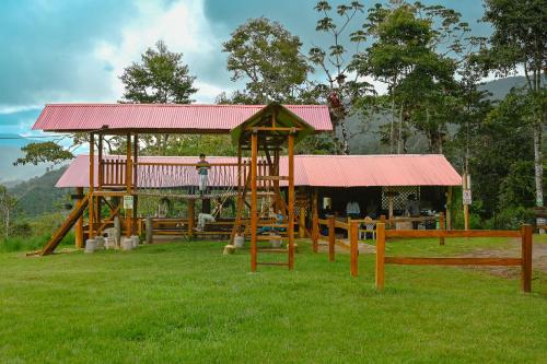 Kawasan permainan kanak-kanak di Montecatini Ecolodge