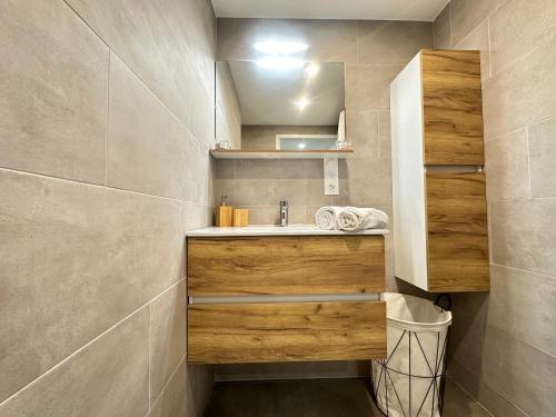 a bathroom with a sink and a mirror at App 4-6 Pers - Terrasse - Calme - Reposant in La Chambre