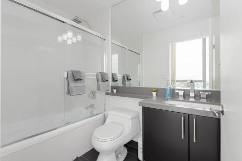 Ένα μπάνιο στο Skyline Suites