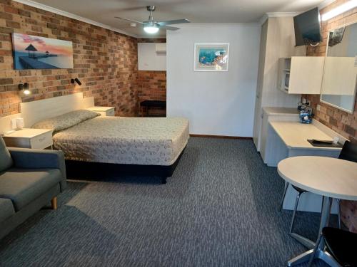 Postel nebo postele na pokoji v ubytování Cardiff Motor Inn