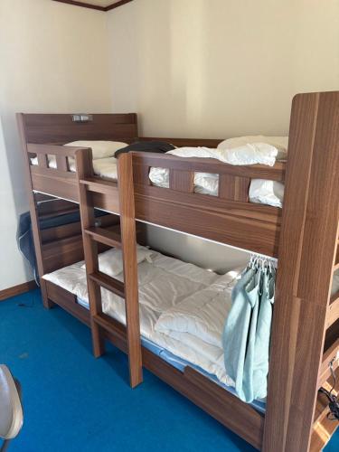 Una cama o camas en una habitación de 旅人の宿人naganuma