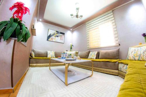 Cozy apartment in Rabat Agdalにあるシーティングエリア