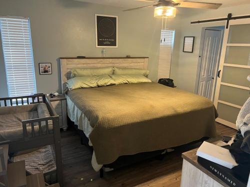 Postel nebo postele na pokoji v ubytování Affordable No-Pet Fee Cape Coral Getaway