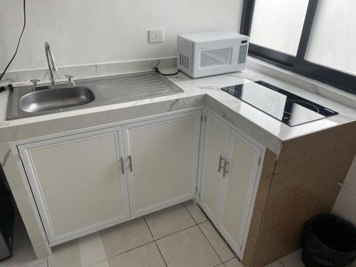 Dapur atau dapur kecil di Departamento céntrico fácil acceso, 45 amenidades