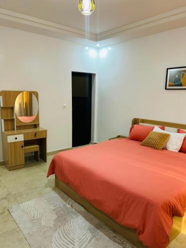 Una cama o camas en una habitación de Villa Neuve Piscine privée 5 minutes de hôtel Lamantin Beach Movempick Saly