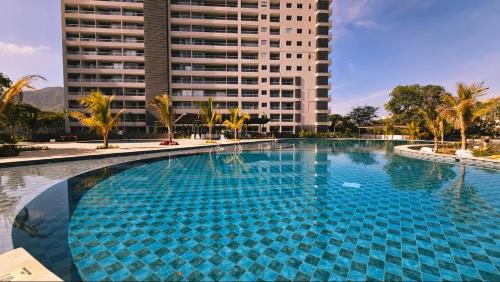 Kolam renang di atau dekat dengan Apartasuite con vista al mar y acceso a la playa