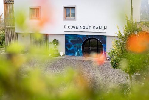 Gambar di galeri bagi Bio Weingut Sanin im Südtirols Süden di Magrè allʼ Adige