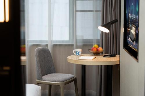 TV a/nebo společenská místnost v ubytování Echarm Hotel Chengdu Chunxi Road IFS Center