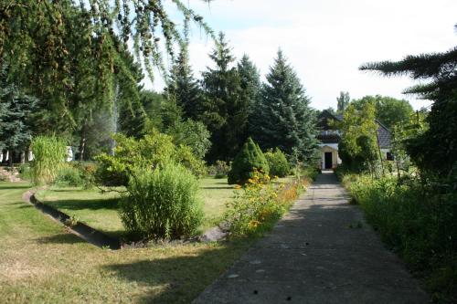 Taman di luar Ferienparadies Waldidylle, Familiengeführt seit über 20 Jahren - mit großem Pool und viel Platz!