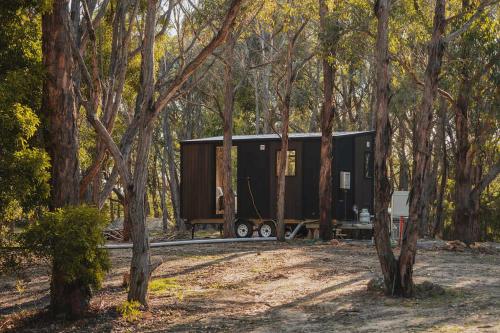 Imagen de la galería de Black Forest Hide Away by Tiny Away, en Macedon