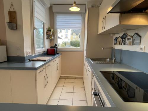 Appartement 1er étage avec terrasse, proche plage et port, Arzon - FR-1-775-34