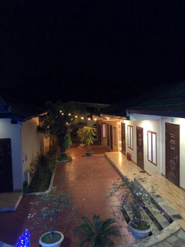 a courtyard of a house at night with lights at Trúc Linh Homestay in Làng Môn