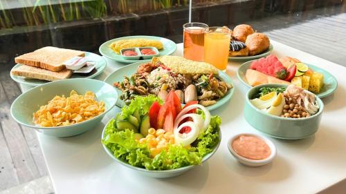 Еда / где поесть недалеко от отеля