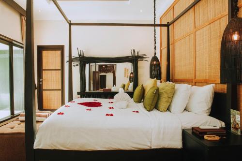 Кровать или кровати в номере Nunamkhalu Private Villa and Spa