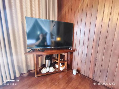 a flat screen tv sitting on top of a wooden table at Golo Pada Villa Labuan Bajo by ABM in Nggorang