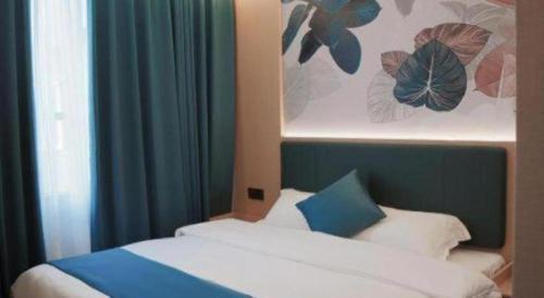 Postel nebo postele na pokoji v ubytování Jintone Hotel Beiliu Yongan Branch