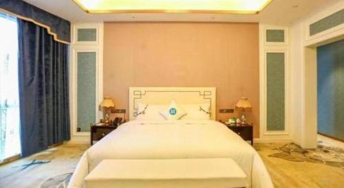 Katil atau katil-katil dalam bilik di Hou Yi Grand Hotel