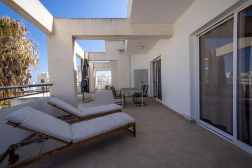 Penthouse, City Center, Walking to Beach