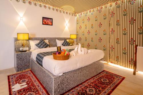 Una cama o camas en una habitación de Inara Camp