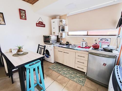 Kuchyň nebo kuchyňský kout v ubytování Depto monoambiente súper funcional,a metros del centro Magnífico