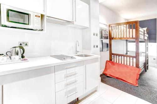 Ein Bett oder Betten in einem Zimmer der Unterkunft Sandman Signature Newcastle Hotel