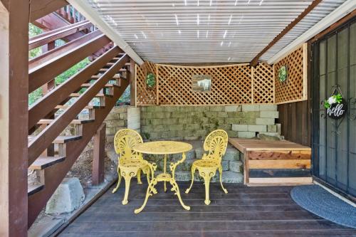 a patio with a table and chairs and a bench at Lewis Creek cabin near Yosemite king beds in Oakhurst