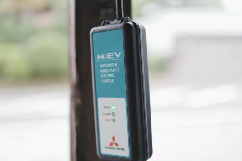 a close up of a cell phone with a message on it at えにしの宿 市原 一棟貸切 最大6名 BBQ ev充電可 in Ichihara