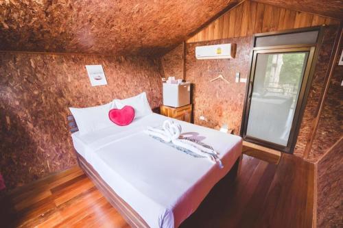 Katil atau katil-katil dalam bilik di River View Resort At Chaewlan