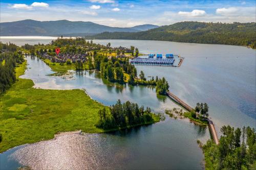 an island in a body of water with a cruise ship at Sandpoint Shenanigans in Dover