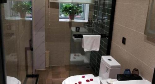 Ένα μπάνιο στο GreenTree Inn Express Hebei Shijiazhuang Zhengding County Changshan Dong Road