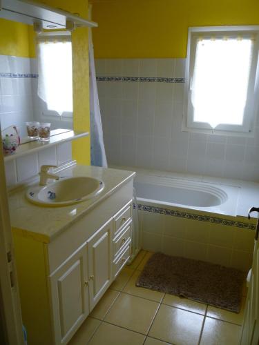 a bathroom with a sink and a bath tub at Briois Cristelle in Penmarch